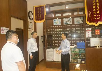 深圳市卫健委副主任常巨平一行莅临元大中医紫竹园诊所调研中医药服务发展